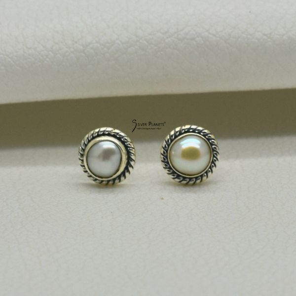 Pearl Stud 